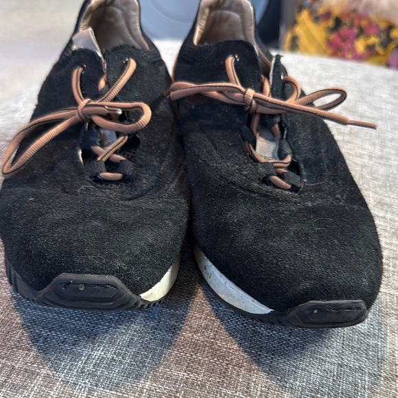 Steve Madden Black and Brown Suede and leather Sneakers - Picture 2 of 9